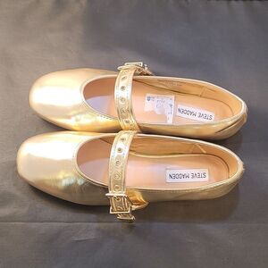 BRAND NEW STEVE MADDEN BALLET WITH STRAP CHIC GOLD MARY JANE